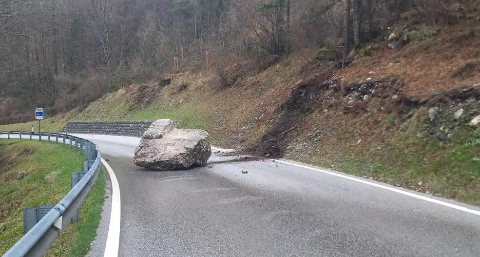 Dopo la frana, domani riapre la Valdastico, a senso unico alternato, ma serviranno ancora lavori a Buse