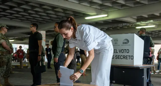 Ecuador, primo exit poll: Noboa 50,12%; González 42,21%