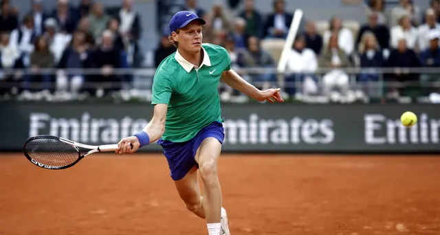 Roland Garros: Djokovic battuto, Sinner vola in finale