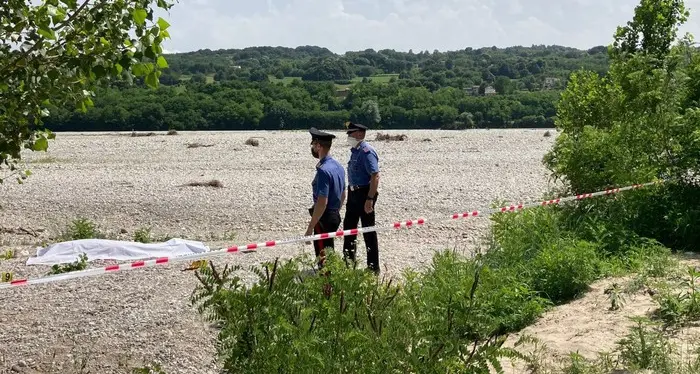 Uccisa mentre prende il sole, l’assassino si costituisce pochi minuti dopo