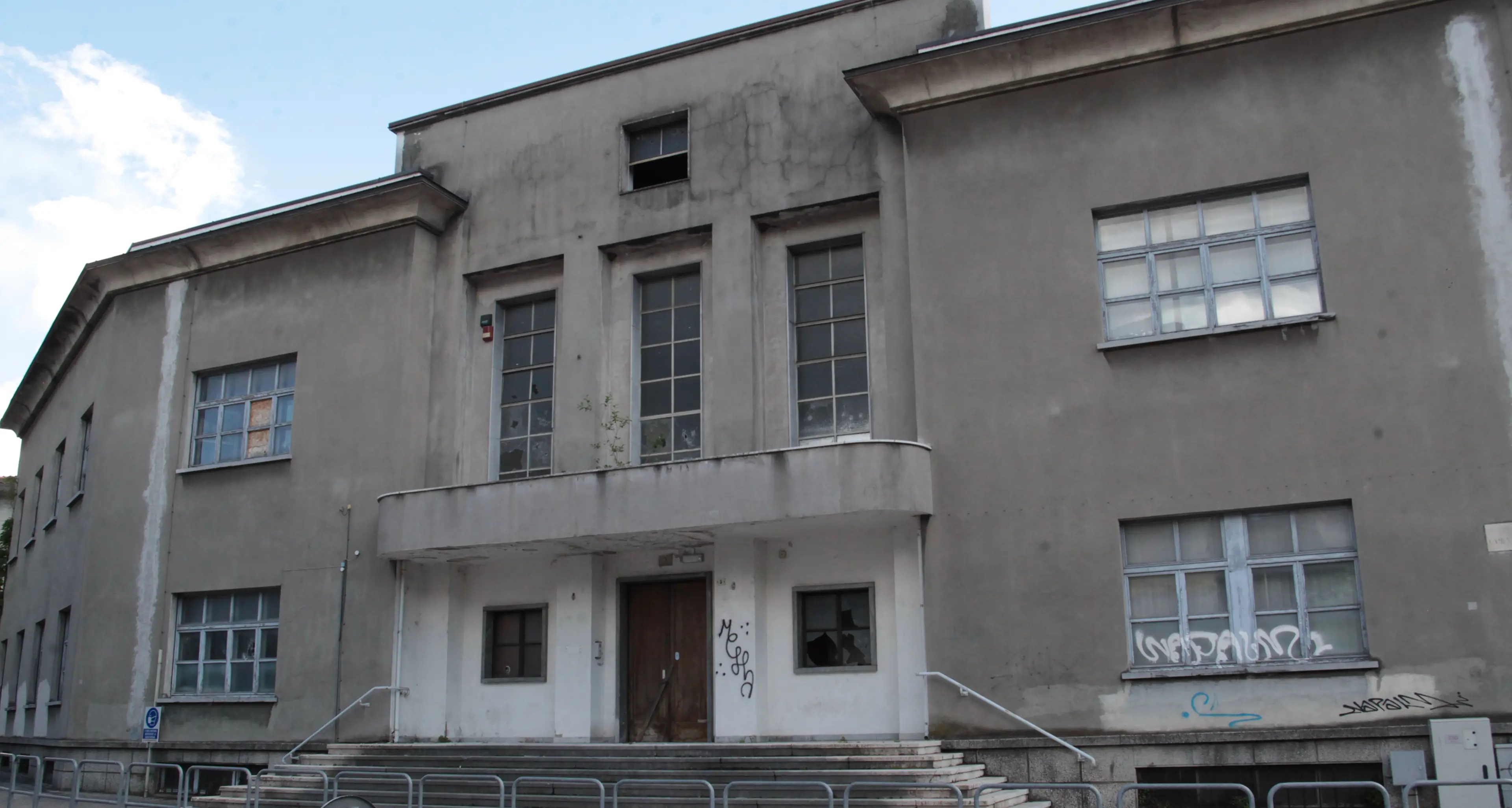 A fuoco l’ex Gil di Rovereto: i pompieri salvano tre senzatetto che ci dormivano