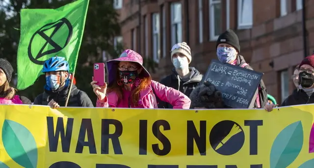 Cop26: marcia ecologisti a Glasgow contro l'industria militare