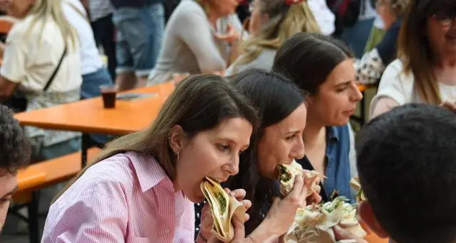 Alluvione in Emilia Romagna, a Bergamo in 10mila a mangiare la piadina per raccogliere fondi