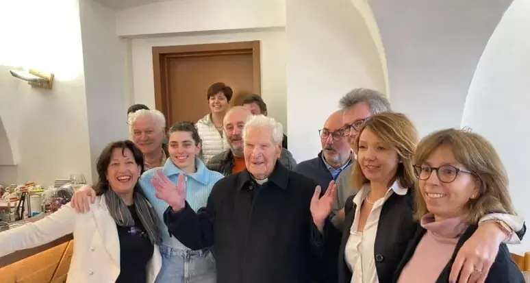 Don Avi, avere 107 anni e non sentirli: il sacerdote nel '43 nascose e salvò alcuni soldati italiani