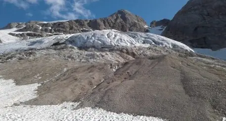 Sempre meno neve sui ghiacciai del Trentino, ma quest'anno va meglio del 2022