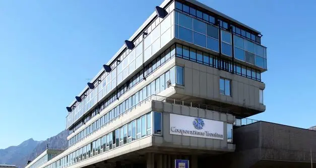 Firmato l'accordo sindacale per il personale delle Famiglie Cooperative: interessa 1.600 persone
