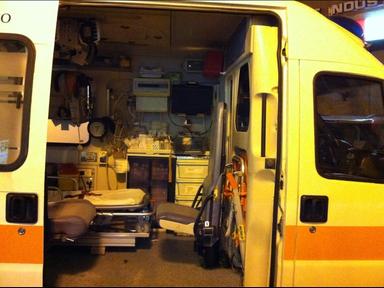 Palazzo di otto piani a Terni, intervento d'emergenza con carabinieri e polizia, salvataggio di bambina in pericolo