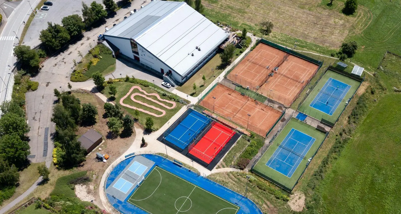 Il paradiso della racchetta alla Csen Arena di Cavareno: tennis, padel e pickle-ball nell’innovativo centro sportivo