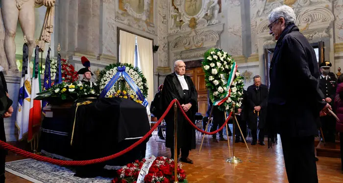 Oggi la camera ardente di Frattini, domani i funerali di Stato