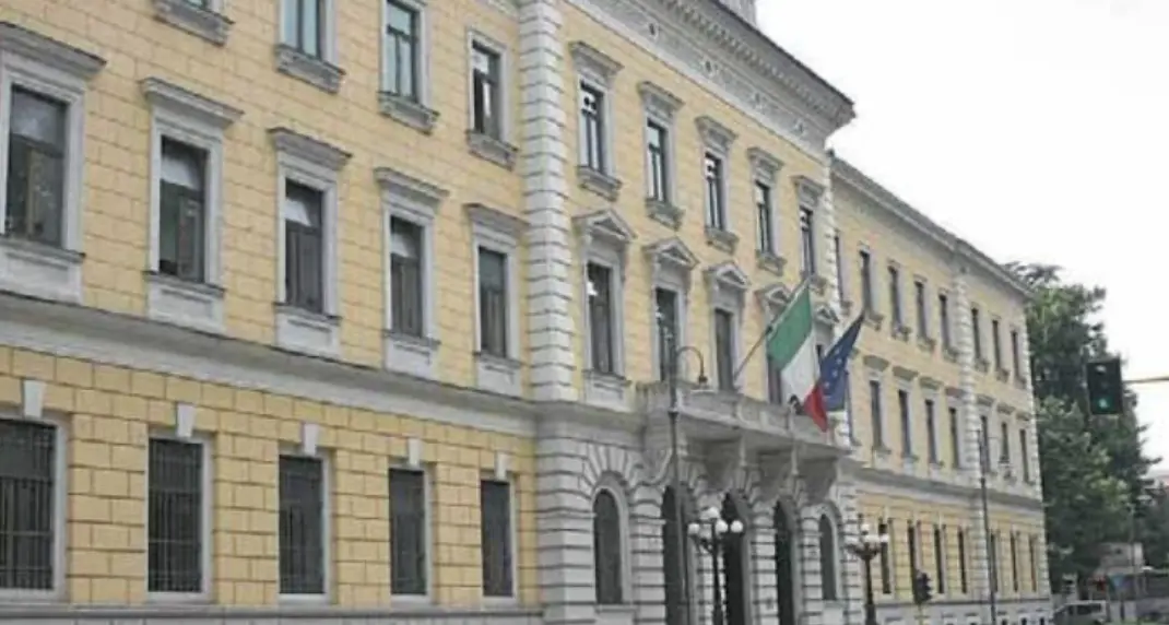 Minacce, ex carabiniere a processo: aveva seguito un automobilista fin nel garage di casa e poi strattonato