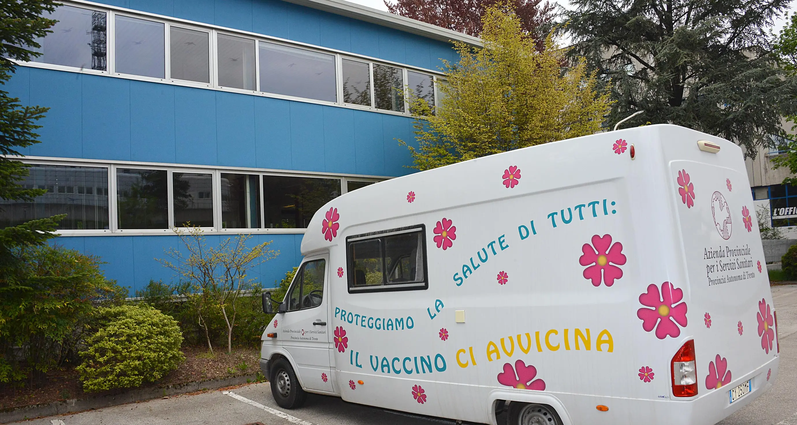 Sfrattato da Vasco, l'hub vaccinale va su un terreno privato. A 5 mila euro al mese di affitto