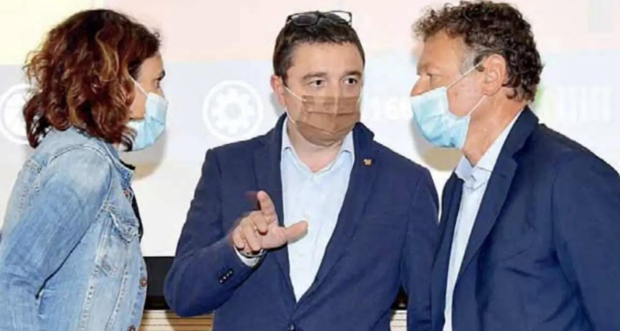 Tra i 22 in corsa per guidare l'Azienda sanitaria anche l'ex direttore di Bolzano: alla fine deciderà la giunta