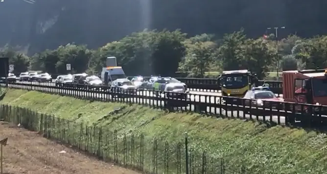 Tamponamento in A22, all’altezza di Piedicastello: lunghe colonne di auto e camion in carreggiata Nord