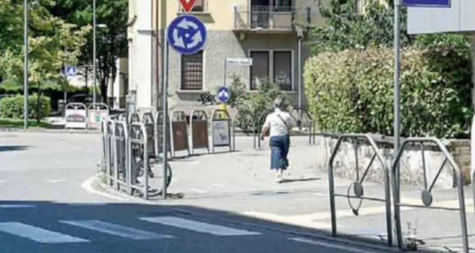 Investito in monopattino, dovrà pagare una multa: il giovane era in strada e non sulla ciclabile