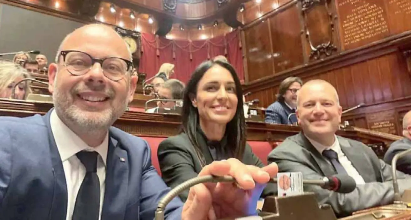 Fratelli d’Italia caos: Urzì accusato di misoginia da Alessia Ambrosi