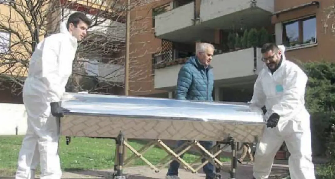 L’omicidio a Riva: 7 colpi alla testa per uccidere Maria, sul corpo della vittima anche i segni di un coltello