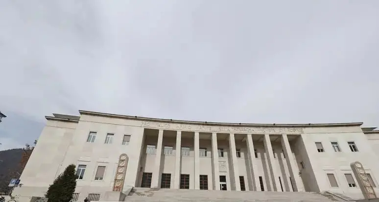 Bolzano: avvocato morì per le cure sbagliate, indagati 8 familiari
