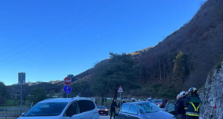 Paura a Vezzano: va a finire contro il muro con la sua macchina, portato in codice rosso al Santa Chiara