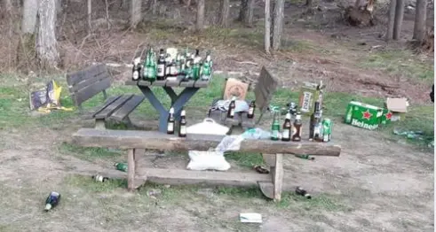 Alla baita degli Alpini di Tenna, festa e immondizia, la rabbia del sindaco