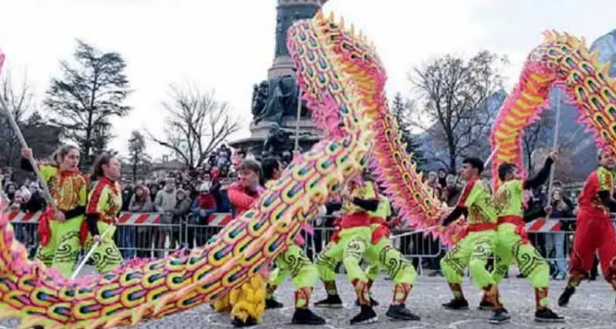 Sorrisi e colori tra danze e dragoni per il Capodanno cinese a Trento