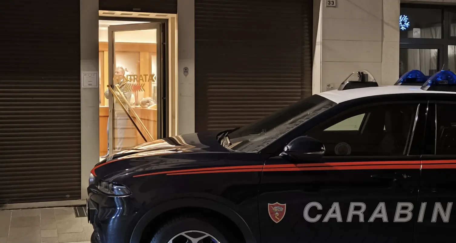 Tentata rapina a Lavis: «Erano armati e hanno preso a bastonate e calci a mio fratello”