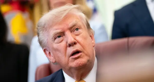 Trump: Stretto di Hormuz si aprirà molto presto, altrimenti colpi durissimi all'Iran