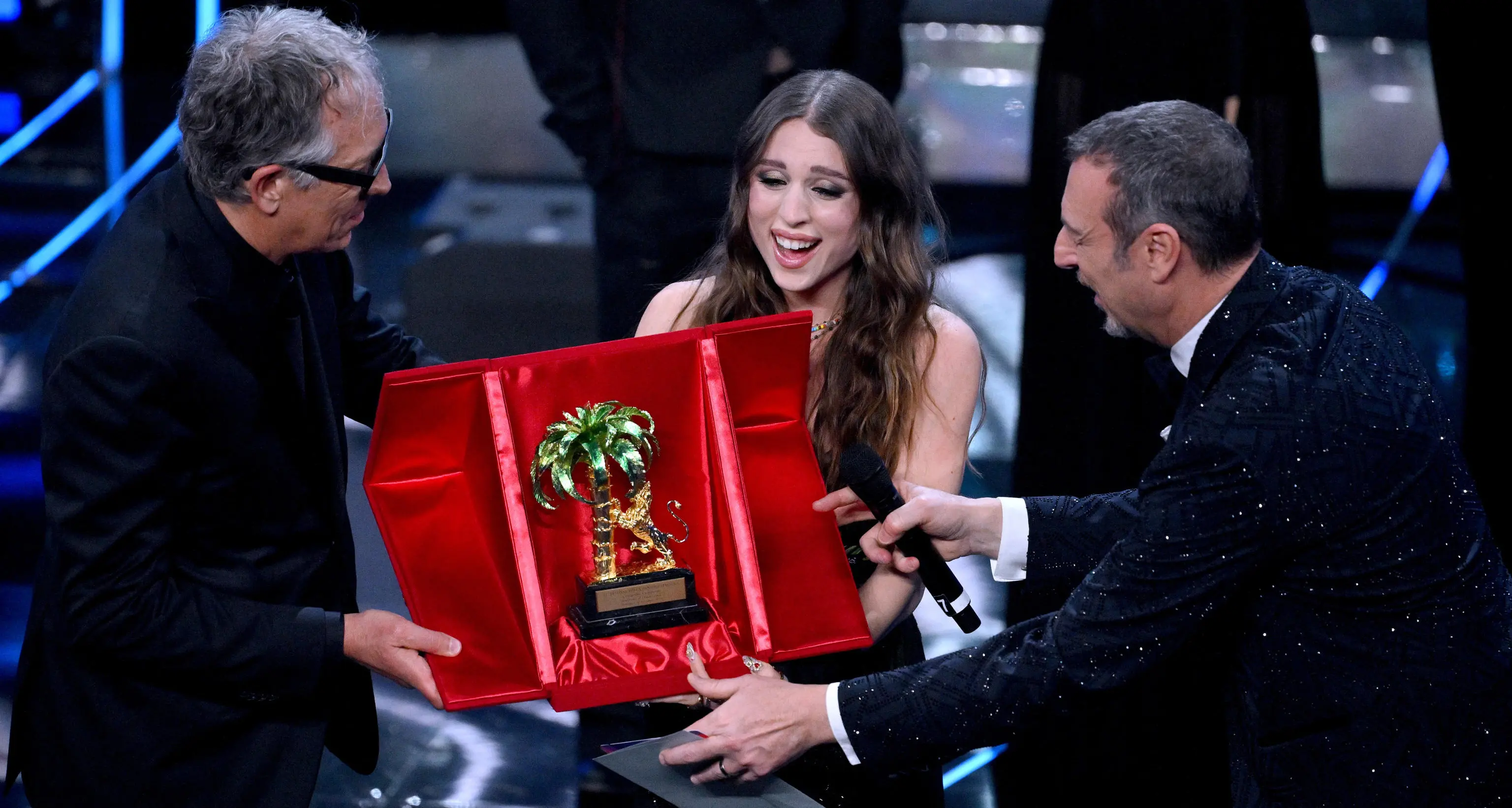 Sanremo, “La noia” travolgente di Angelina Mango vince la 74esima edizione del Festival della canzone italiana