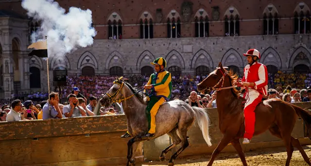 Palio di Siena: contrada del Bruco vince la quarta prova