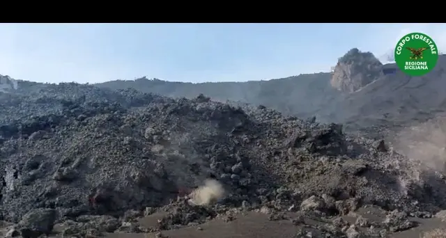 Etna: colata debolmente alimentata, punto avanzato a circa quota 1.380