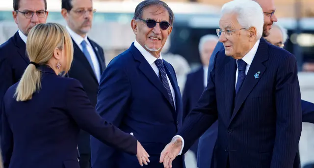 4 novembre: Mattarella depone corona all'altare della Patria
