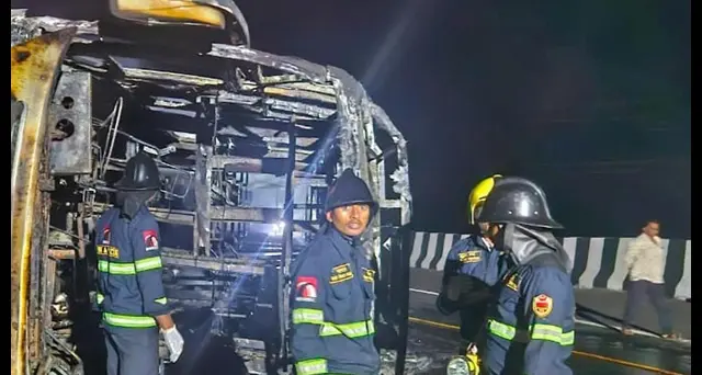 India: autobus in fiamme, otto morti e oltre 20 feriti