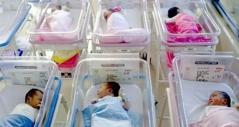 Scontro sui punti nascita gestiti con i medici in “affitto”: 2.200 euro per un turno di 12 ore
