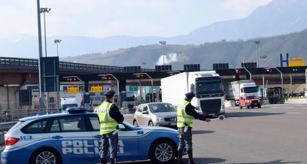 Varca il Telepass in contromano al casello di Bolzano sud dell’A22: era ubriaco, multa, sequestro del mezzo e via la patente