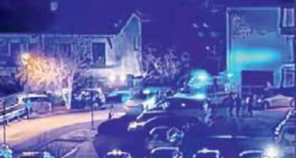 Si schianta con il monopattino contro un’auto