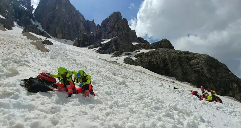 Valanga in Val Gelada, francesi i tre coinvolti: uno estratto dalla neve incosciente
