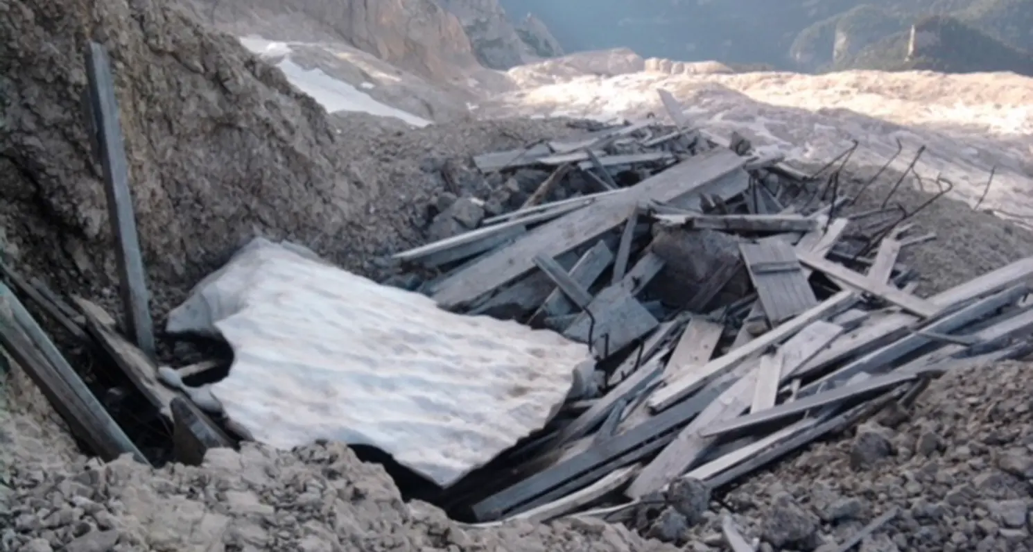 Marmolada, via i ruderi dei vecchi impianti, lo chiedevano in 4 mila, ora è certo