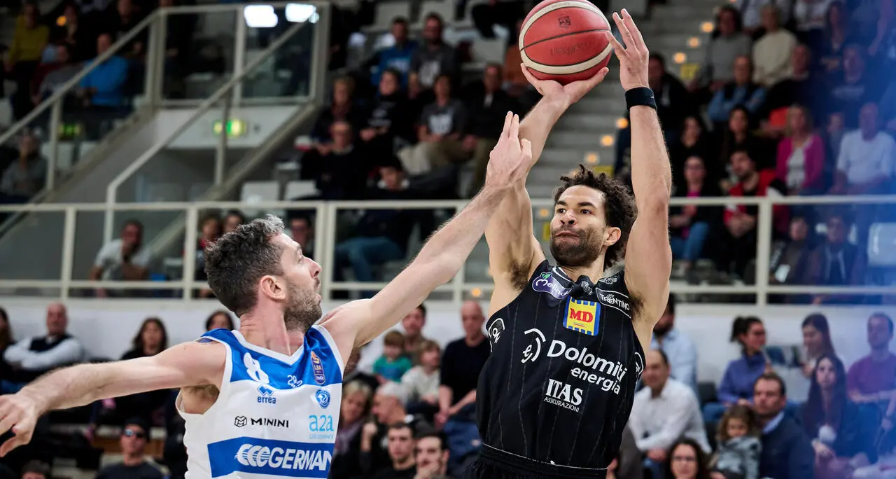 Basket, l’Aquila afferra Brescia e non la lascia più: così spicca il volo
