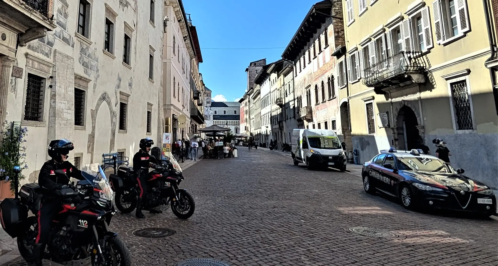 Furti in profumeria e al supermercato, due donne denunciate in poche ore a Trento