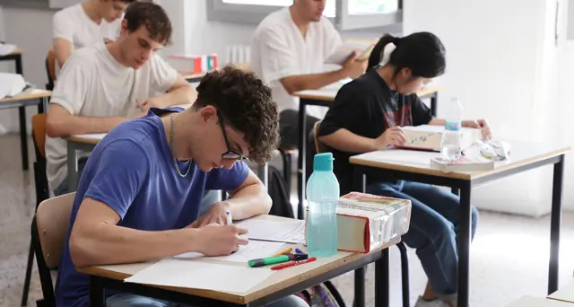 Maturità: le guerre, il papa, l'Ia, la violenza nel toto tracce