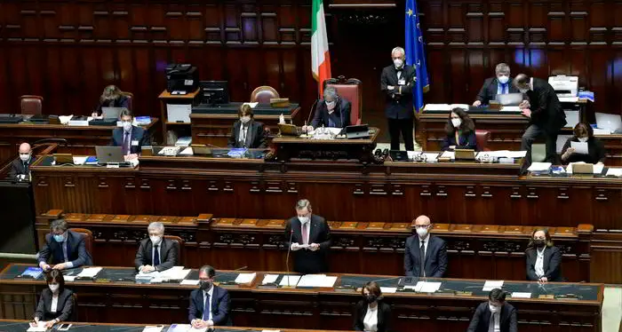 Draghi presenta il Piano di ripresa da 248 miliardi: “Superbonus fino al 2023, investimenti su lavoro e sanità”