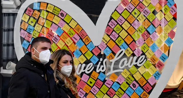 Truffe di San Valentino, tra finte app e regali inaspettati. Gli esperti: difendetevi così