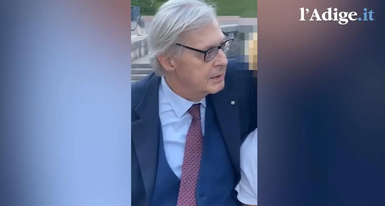 Sgarbi e le frasi sessiste e omofobe: «Video registrato a mia insaputa, e potrebbe essere artefatto»