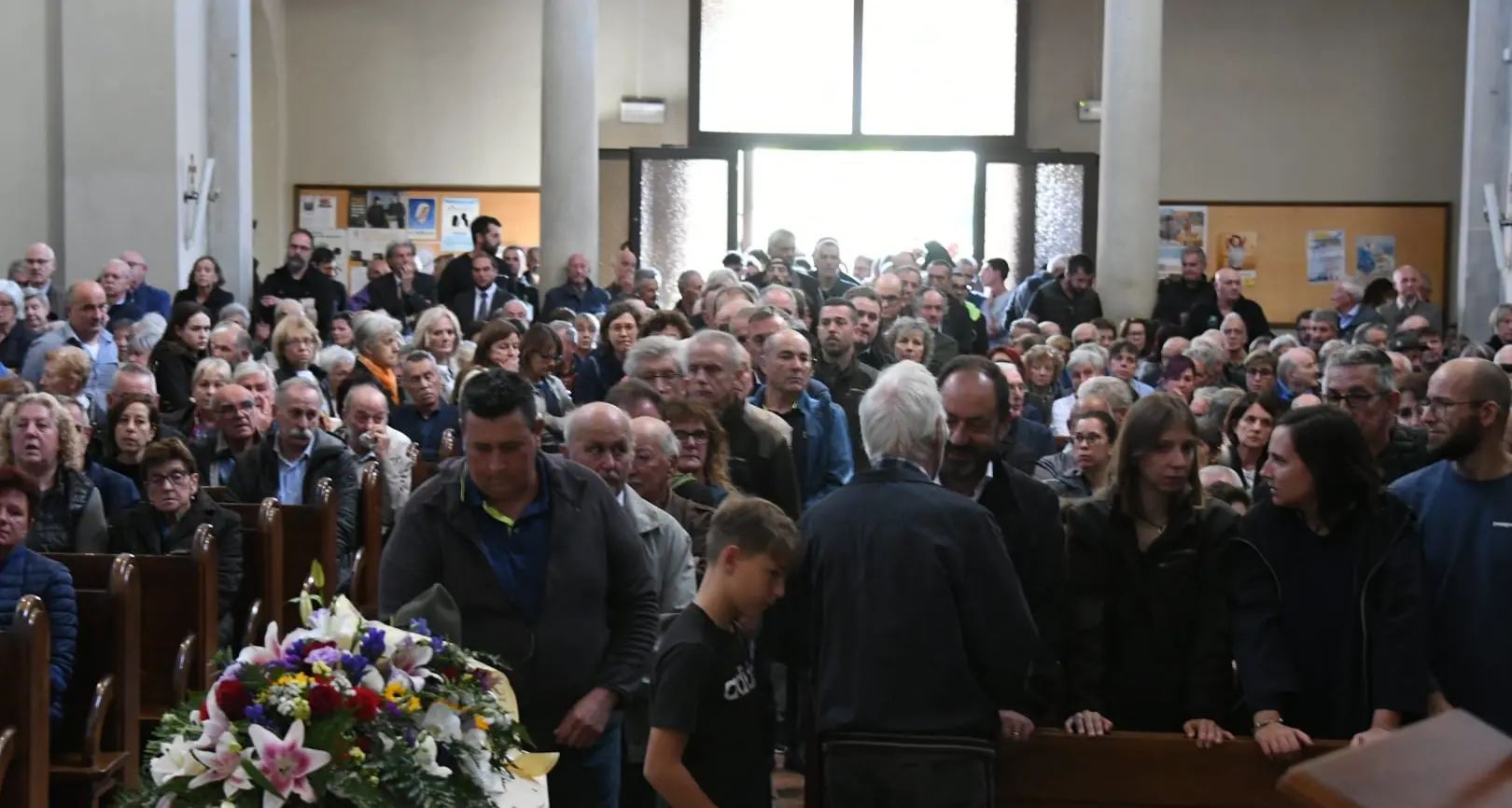 In tantissimi a Vigo Meano per l’ultimo saluto a Davide Verones