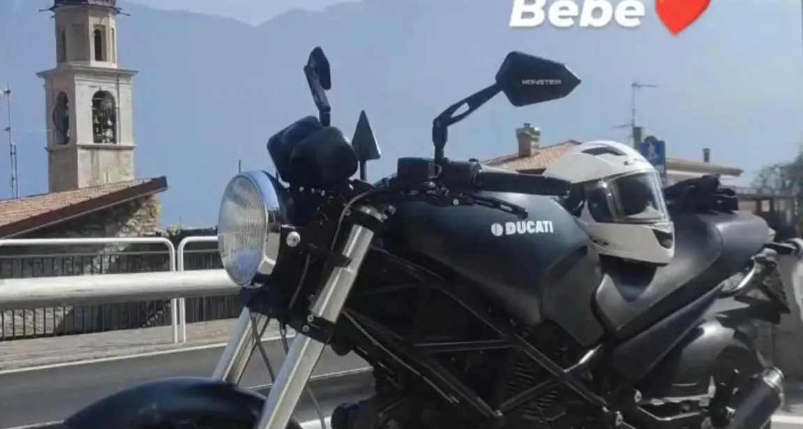Incidente mortale sul Garda: cade con la moto e poi finisce in un dirupo: la vittima è un 21enne nato a Riva