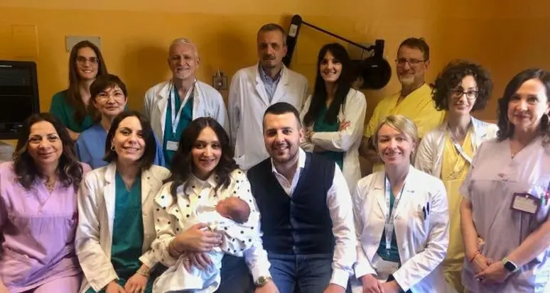 Torino: tumore alla tiroide in gravidanza, i medici salvano una donna e il suo neonato