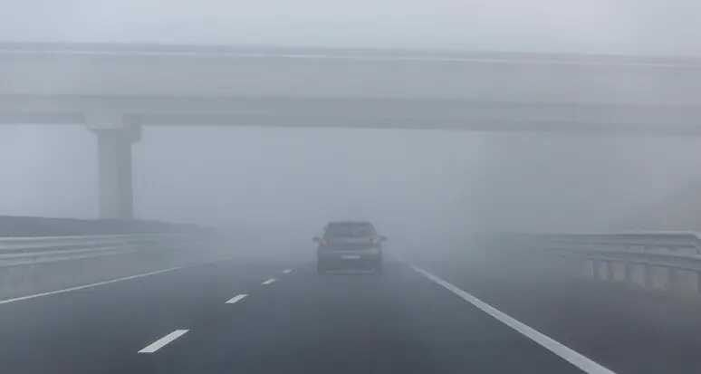 Nebbia fitta in pianura, incidenti a raffica sull'A22