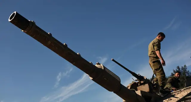 Israele: colpiti due siti in Libano contenenti armi di Hezbollah