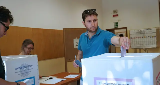 Ballottaggi:alle12 affluenza su base nazionale 13,55%,in calo rispetto primo turno