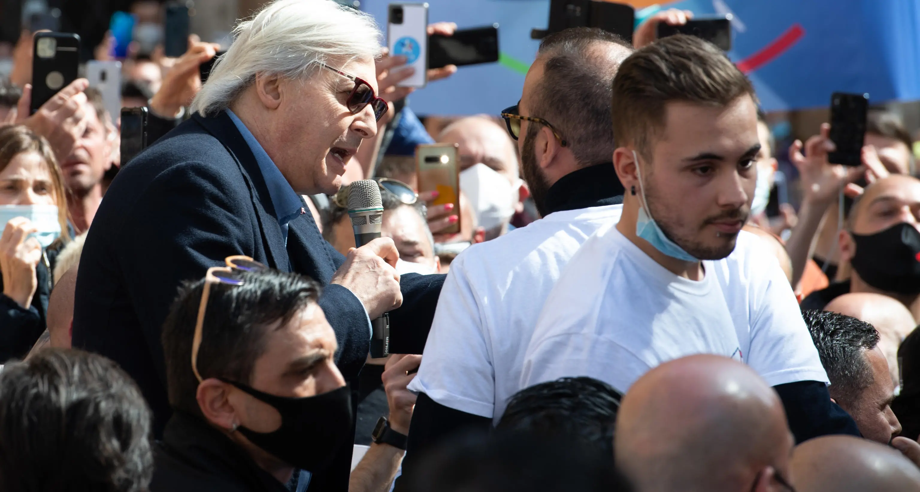 Vittorio Sgarbi querelò Marini, ma perde la causa e deve pagare 15 mila euro