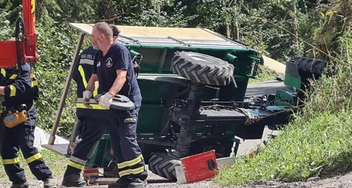 Val Rendena: si ribalta un trattore, grave un uomo di 75 anni